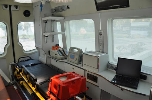 华池县救护车内部